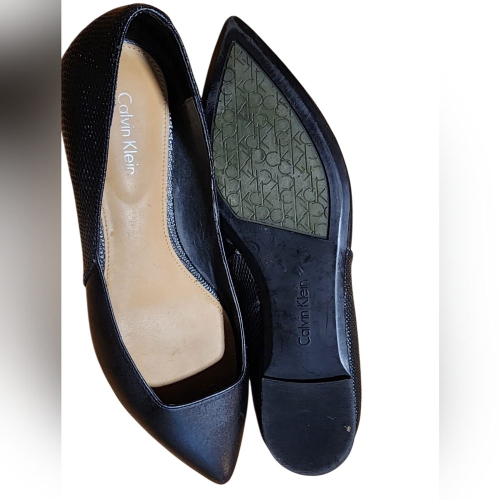 ​Calvin Klein Black Pointed-Toe Flats Size 6 1/2 M - Picture 2 of 8